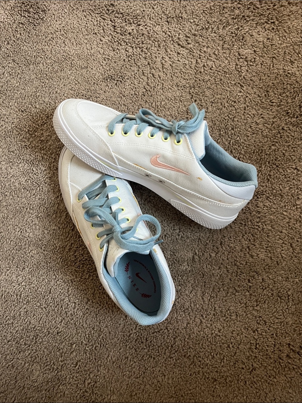 Nike woman’s White Sneakers with Light Blue Trim and Pink Swoosh - Picture 2 of 3